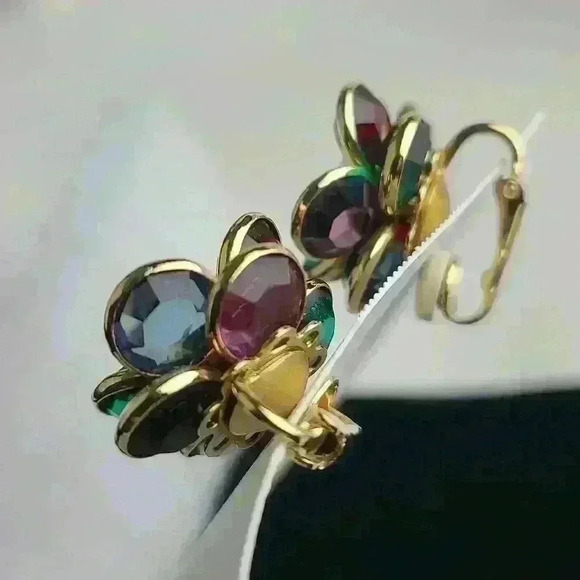 1/$59Vintage colorful crystal rhinestones flower clip on earrings in Gold-ton… - Picture 5 of 17